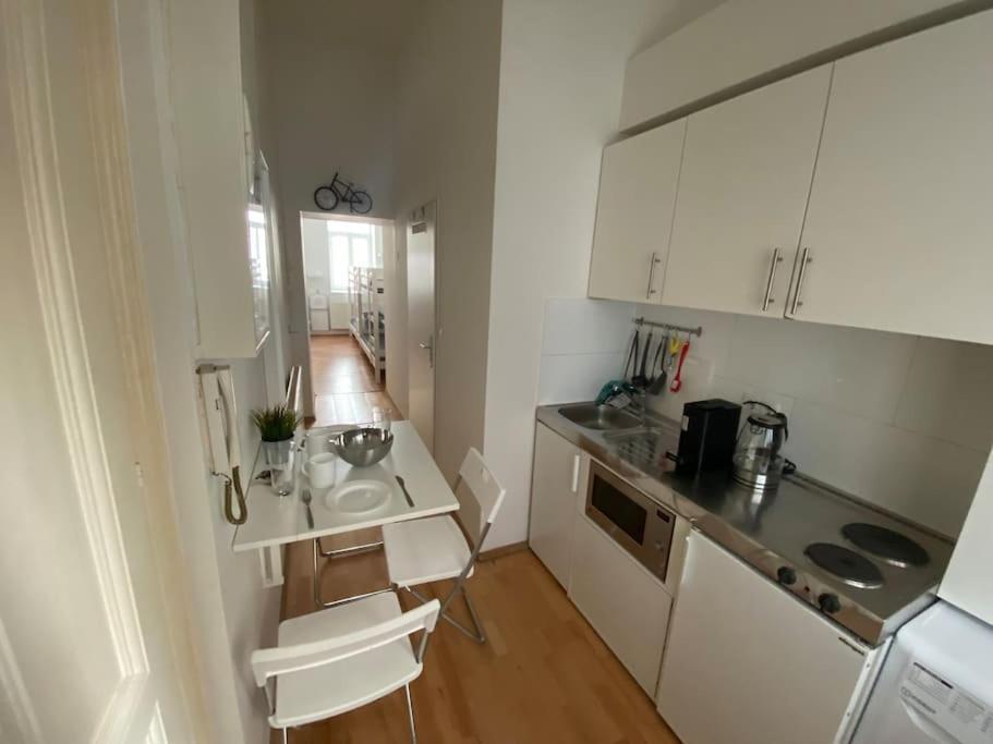Cozy Appartm With + Airport/City Center Connection Apartment Vienna Exterior photo